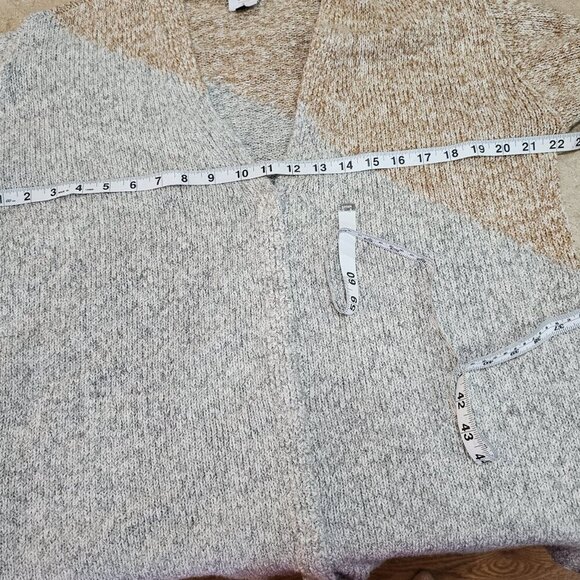 Women's Cabi 3886 Tilt Cardigan Sweater Gray Tan Diagonal Colorblock Snap Size S - Picture 3 of 8